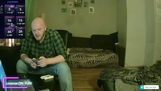 Snapshot of GaySexxPL chatting on April 2026 07:29:01 AM GaySexxPL online show from April 2026 07:29:01 AM