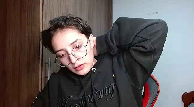 Snapshot of alex_parker07 chatting on January 2025 01:37:02 AM alex parker07 online show from January 2025 01:37:02 AM