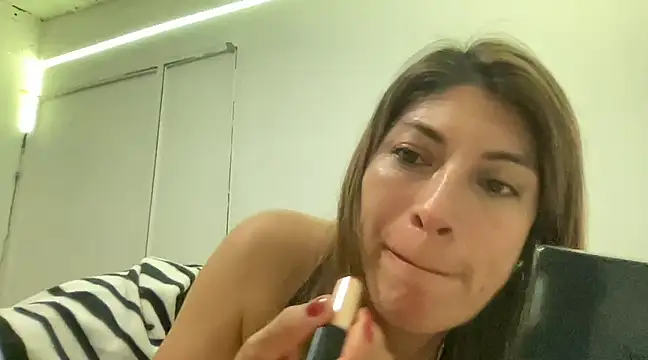 Snapshot of LunaBeya chatting on March 2025 01:43:02 AM LunaBeya online show from March 2025 01:43:02 AM