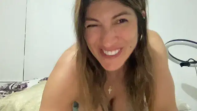 Snapshot of LunaBeya chatting on September 2025 12:29:01 PM LunaBeya online show from September 2025 12:29:01 PM