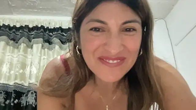 Snapshot of LunaBeya chatting on September 2025 12:21:01 PM LunaBeya online show from September 2025 12:21:01 PM