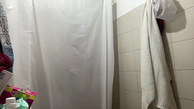 LunaBeya online show from February 2026 12:27:01 PM