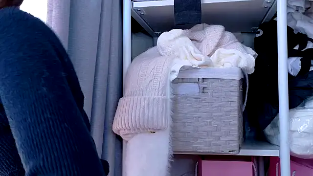 Snapshot of riken_jp chatting on November 2025 01:19:01 AM riken jp online show from November 2025 01:19:01 AM