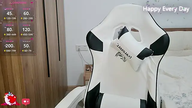 Snapshot of SlewVirus chatting on October 2025 04:40:02 PM SlewVirus online show from October 2025 04:40:02 PM