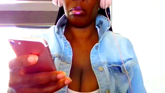 chocolatechipkukky85 online show from April 2026 08:59:02 PM