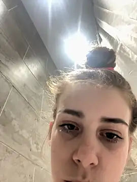 Snapshot of VioletxBlue chatting on October 2025 11:38:01 PM VioletxBlue online show from October 2025 11:38:01 PM