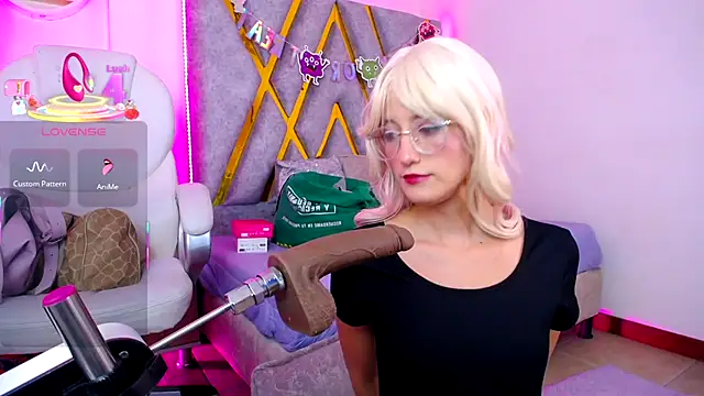 Snapshot of SussanHottye1_ chatting on November 2025 11:14:01 AM SussanHottye1 online show from November 2025 11:14:01 AM