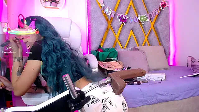 Snapshot of SussanHottye1_ chatting on December 2025 10:24:02 AM SussanHottye1 online show from December 2025 10:24:02 AM