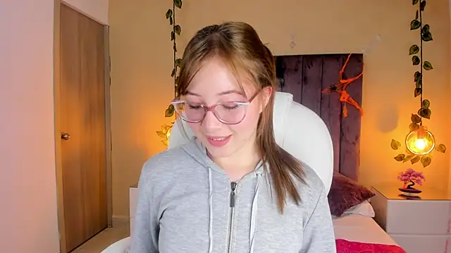 Dahlia Rousse online show from October 2025 09:47:02 PM