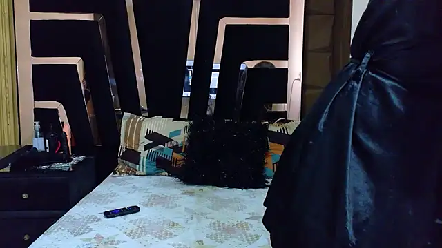 SolEvanss online show from November 2025 02:06:02 PM