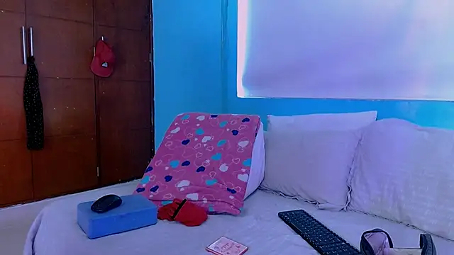 Mattilda 18 online show from September 2025 08:08:02 PM