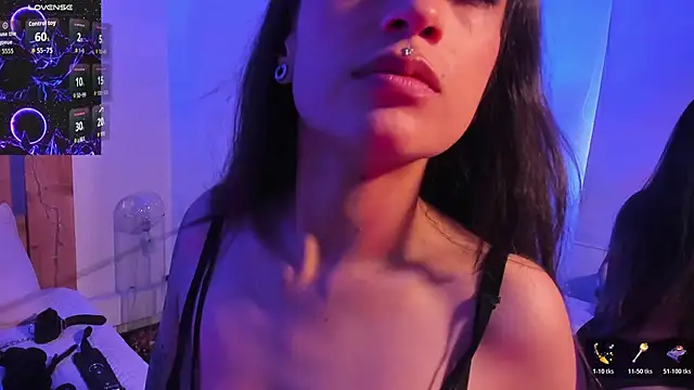 coral jonesss online show from April 2026 04:11:01 PM