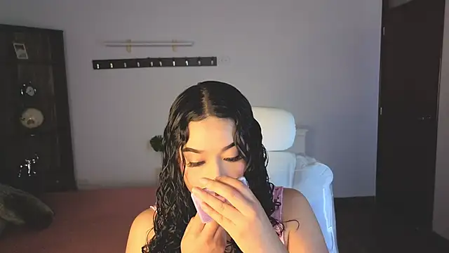 Renaxi Smith online show from April 2026 07:38:02 PM