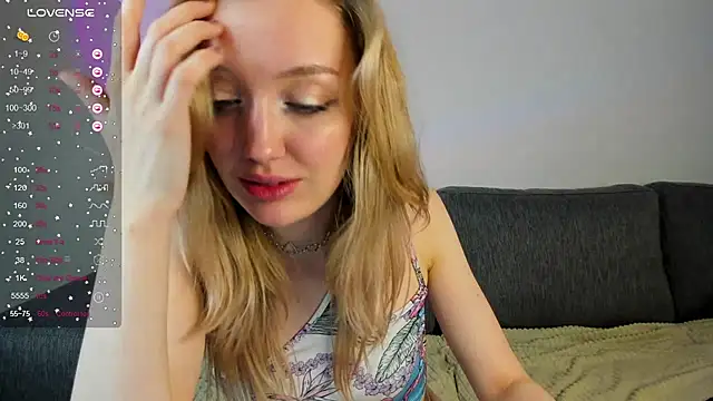 Snapshot of Sofie_Ross chatting on February 2025 07:31:02 AM Sofie Ross online show from February 2025 07:31:02 AM