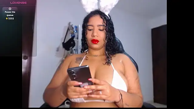 Snapshot of leslycarsson chatting on October 2025 02:10:01 AM leslycarsson online show from October 2025 02:10:01 AM