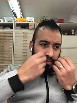 Snapshot of leonardohot1987 chatting on January 2025 05:39:01 PM leonardohot1987 online show from January 2025 05:39:01 PM