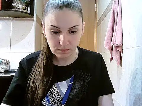 Yuliia30 online show from April 2026 04:44:01 PM