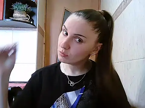 Yuliia30 online show from May 2026 02:10:01 PM