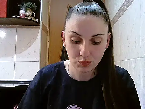 Yuliia30 online show from May 2026 04:12:01 PM