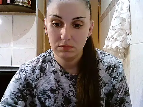 Yuliia30 online show from June 2026 06:45:01 PM