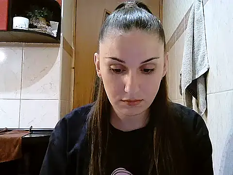 Yuliia30 online show from June 2026 04:31:02 PM