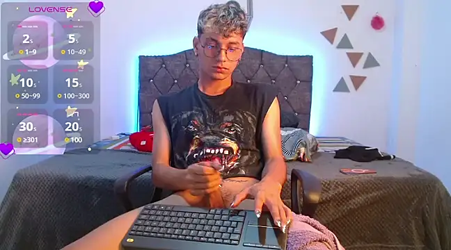 Snapshot of andrew_willyams chatting on January 2025 06:31:01 PM andrew willyams online show from January 2025 06:31:01 PM