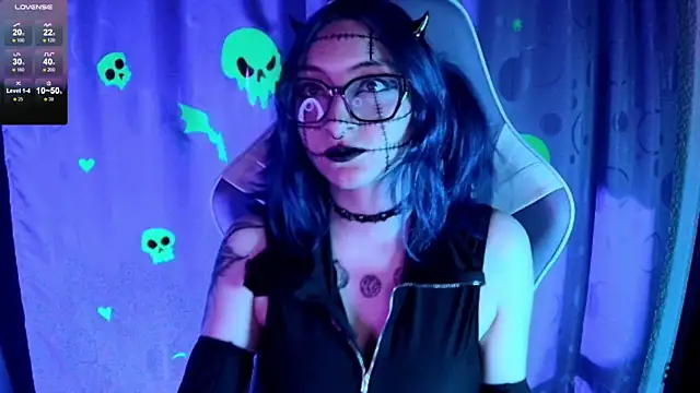 Kimlennox  online show from November 2025 02:16:01 PM