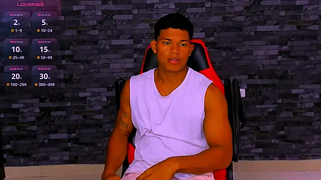 Snapshot of maxsteel177 chatting on December 2025 01:53:01 PM maxsteel177 online show from December 2025 01:53:01 PM