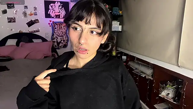 Snapshot of B0nnie_H0ney chatting on February 2025 11:43:01 PM B0nnie H0ney online show from February 2025 11:43:01 PM