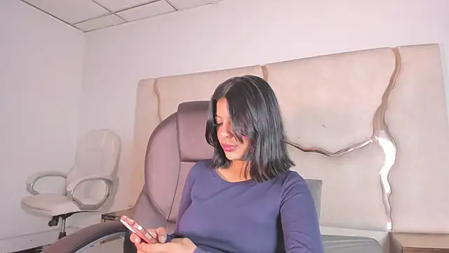 Salmaportman69 online show from May 2026 02:31:02 AM
