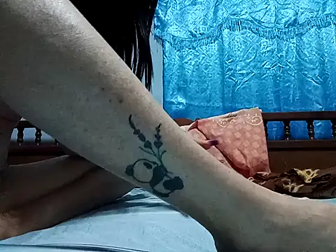 Snapshot of Zuzell_Sweet chatting on February 2025 04:57:02 AM Zuzell Sweet online show from February 2025 04:57:02 AM