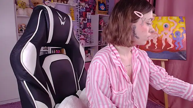 Snapshot of Catharsisi chatting on January 2025 05:18:01 PM Catharsisi online show from January 2025 05:18:01 PM