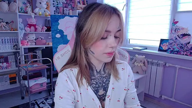 Snapshot of Catharsisi chatting on October 2025 01:28:02 PM Catharsisi online show from October 2025 01:28:02 PM
