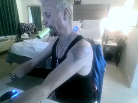 Snapshot of AQuickPhyx chatting on February 2025 10:00:02 PM AQuickPhyx online show from February 2025 10:00:02 PM