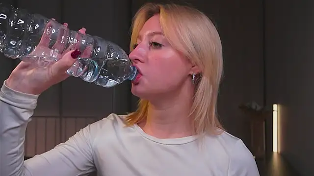 milasmiu online show from September 2025 03:01:01 PM