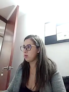 Snapshot of CHARLOTTE_1711 chatting on January 2025 11:21:01 PM CHARLOTTE 1711 online show from January 2025 11:21:01 PM