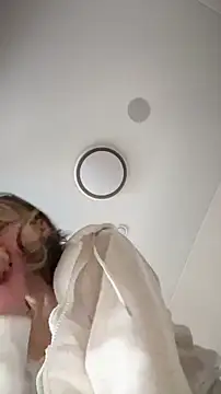 Mary Leaf online show from November 2025 10:26:01 AM