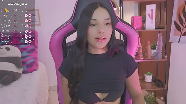 Snapshot of Hade_collinss chatting on February 2026 07:45:01 PM Hade collinss online show from February 2026 07:45:01 PM