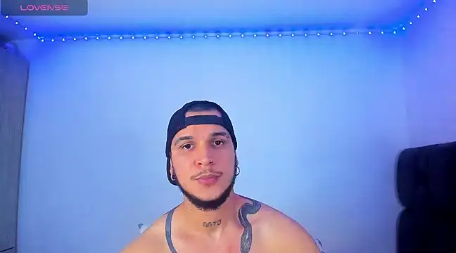 Snapshot of austinoficial chatting on January 2025 03:29:01 AM austinoficial online show from January 2025 03:29:01 AM