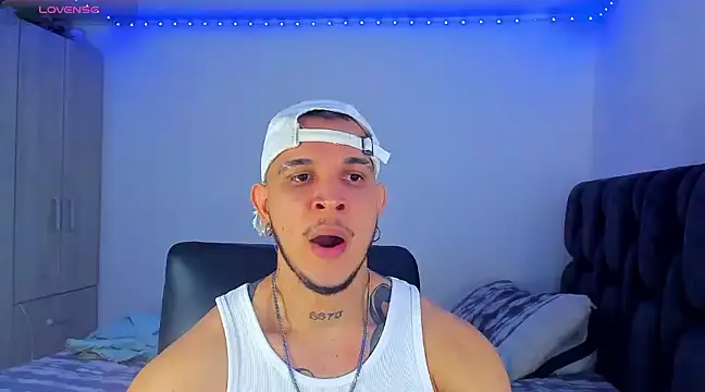 Snapshot of austinoficial chatting on February 2025 09:17:01 PM austinoficial online show from February 2025 09:17:01 PM