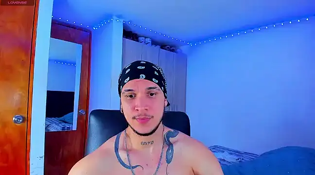 Snapshot of austinoficial chatting on February 2025 08:49:02 PM austinoficial online show from February 2025 08:49:02 PM
