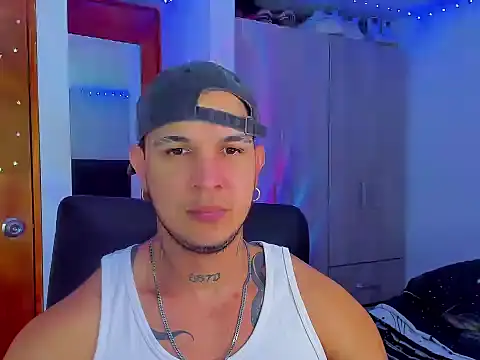 Snapshot of austinoficial chatting on September 2025 09:04:02 PM austinoficial online show from September 2025 09:04:02 PM