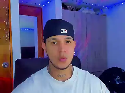 Snapshot of austinoficial chatting on September 2025 11:15:01 PM austinoficial online show from September 2025 11:15:01 PM