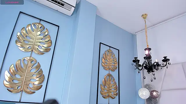 Aitana Hilton  online show from October 2025 11:40:01 AM