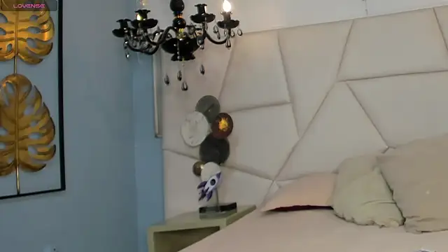 Aitana Hilton  online show from October 2025 11:40:01 AM