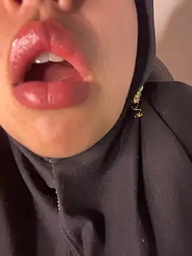 Snapshot of zahra_Jalid chatting on April 2026 01:42:02 AM zahra Jalid online show from April 2026 01:42:02 AM