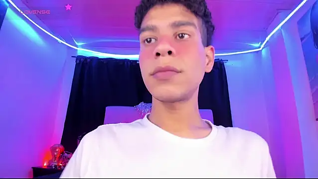 Ethan Boyy online show from June 2026 07:03:02 PM