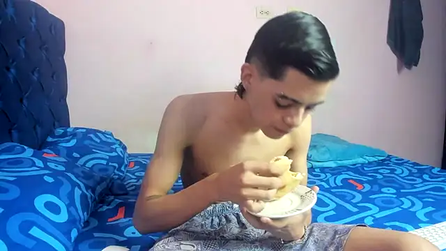 Latinos 2001 online show from February 2026 03:22:01 PM