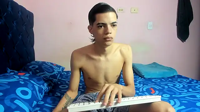 Latinos 2001 online show from February 2026 02:13:01 PM