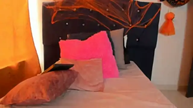 Snapshot of thamara226 chatting on October 2025 02:51:02 PM thamara226 online show from October 2025 02:51:02 PM